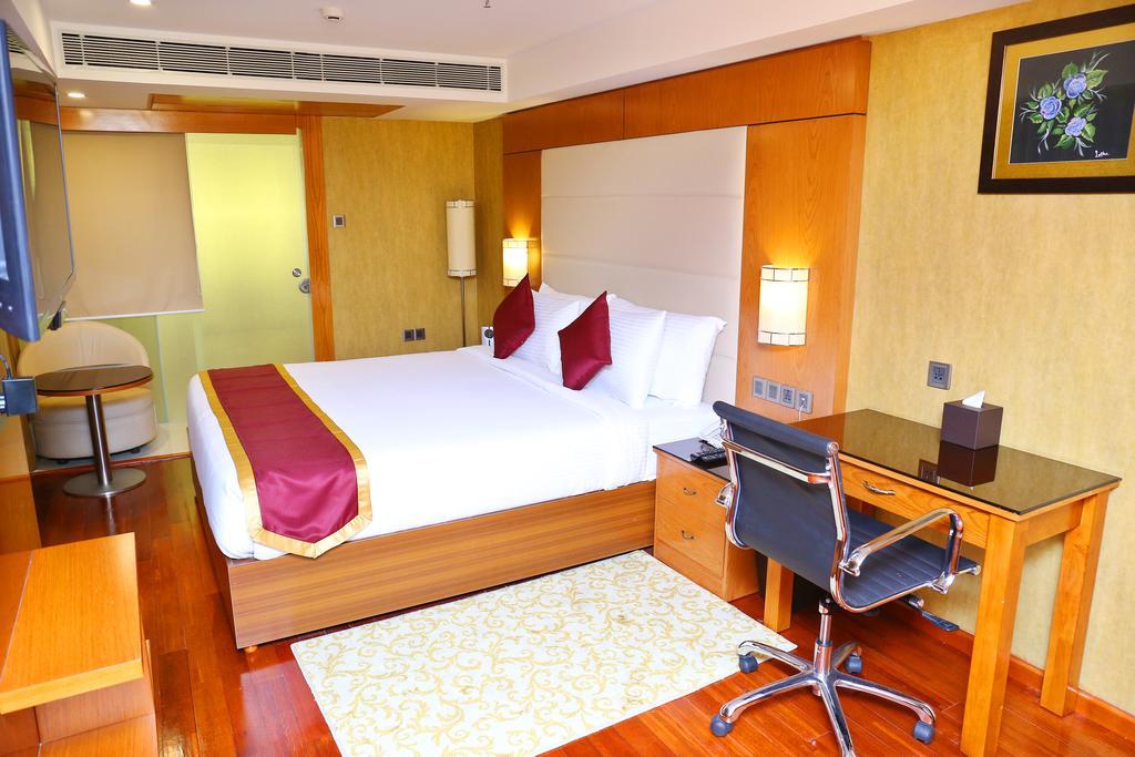 The Garuda Hotel Thrissur Zewnętrze zdjęcie